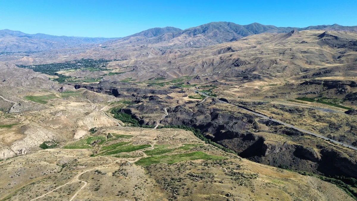 Valley floor and agricultural land